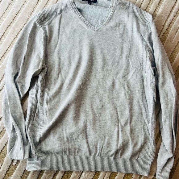 Roundtree & Yorke Other - Roundtree & Yorke Men's Gray V-Neck Sweater size large